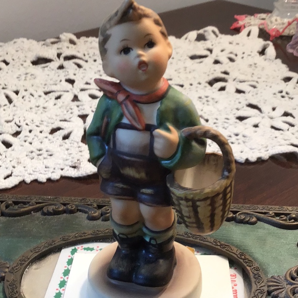 Village boy Hummel